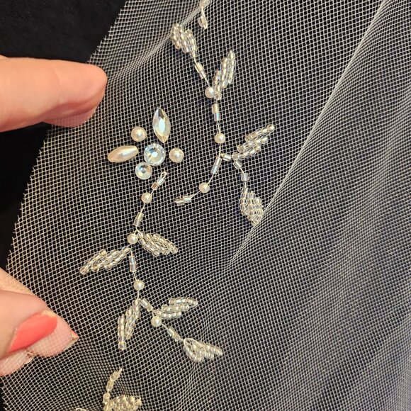 Wedding Bridal Veil, EN VOGUE Tulle, Beaded, Crystal and Pearl Floral Design - Picture 8 of 15
